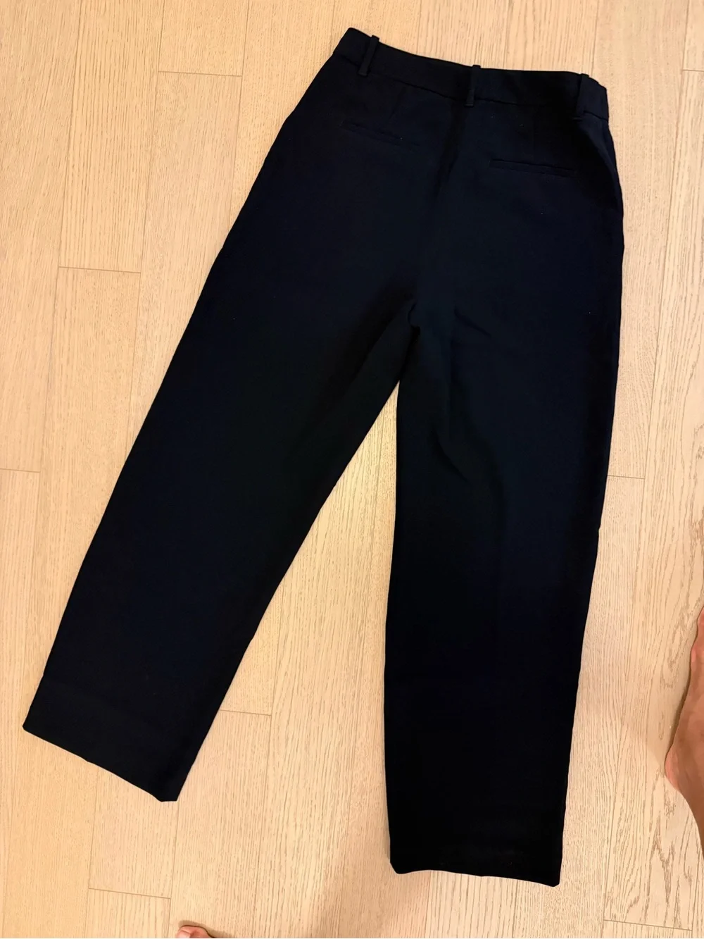 Wilfred The Effortless Pant in Black - Picture 3 of 3